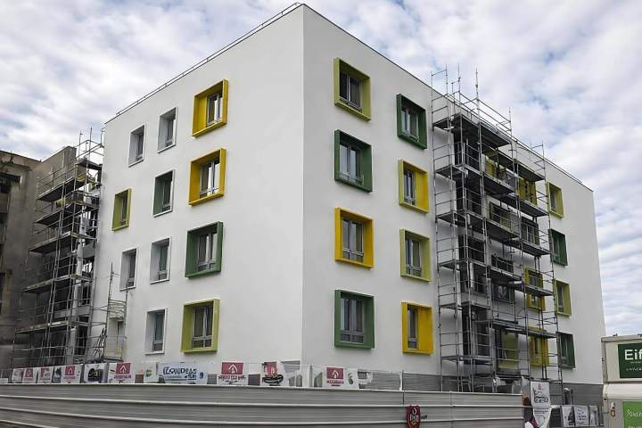 Ravalement de façade bâtiment professionnel Seine-et-Marne
